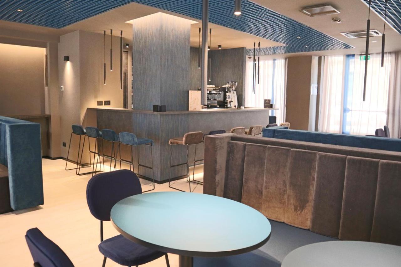 The City Hotel أنكونا المظهر الخارجي الصورة