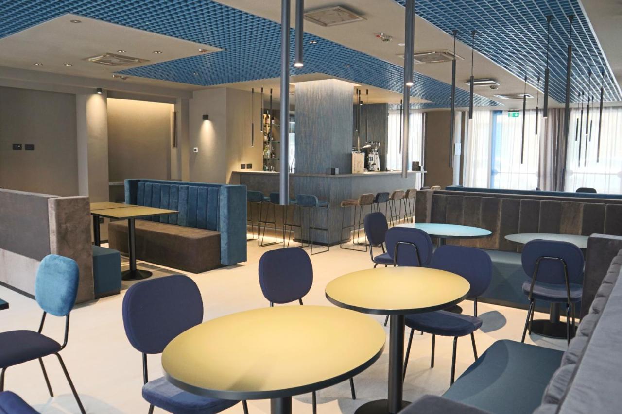 The City Hotel أنكونا المظهر الخارجي الصورة