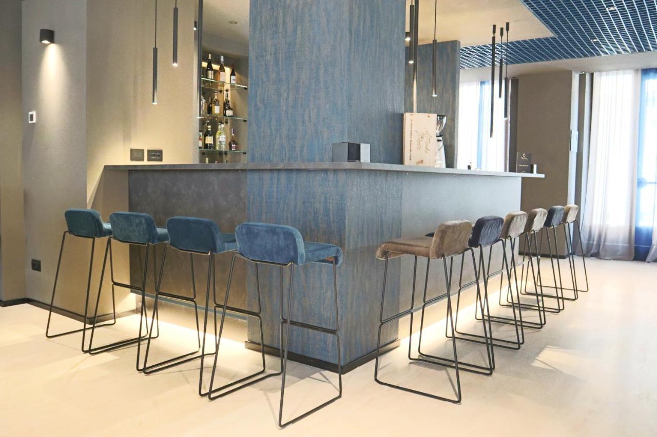The City Hotel أنكونا المظهر الخارجي الصورة