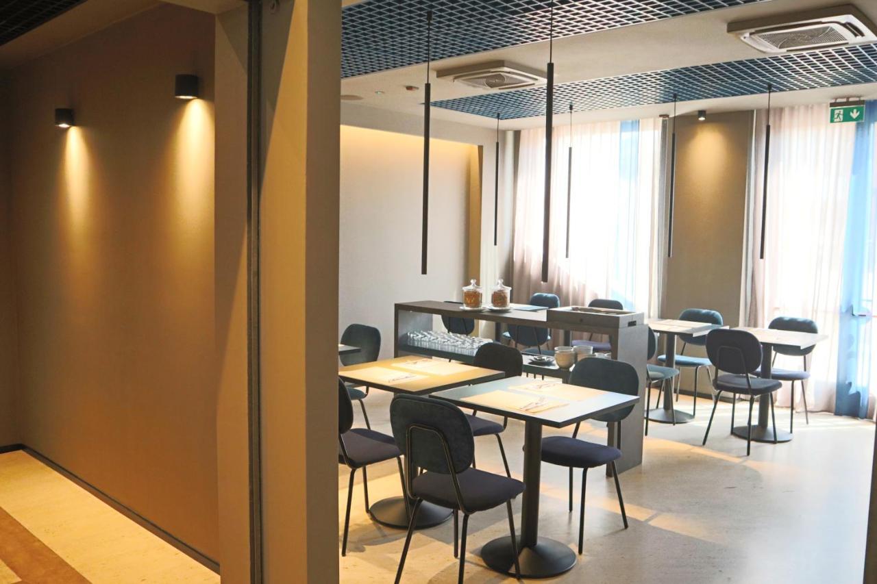 The City Hotel أنكونا المظهر الخارجي الصورة