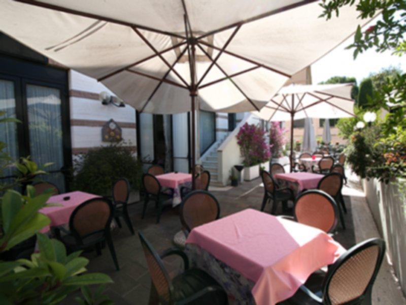 The City Hotel أنكونا المظهر الخارجي الصورة